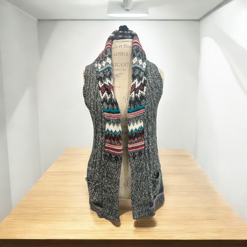 Les Tricots vest multicolor sleeveless with side pockets.